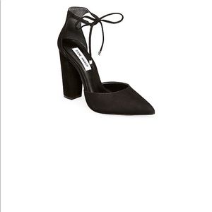 Steve Madden black pumps